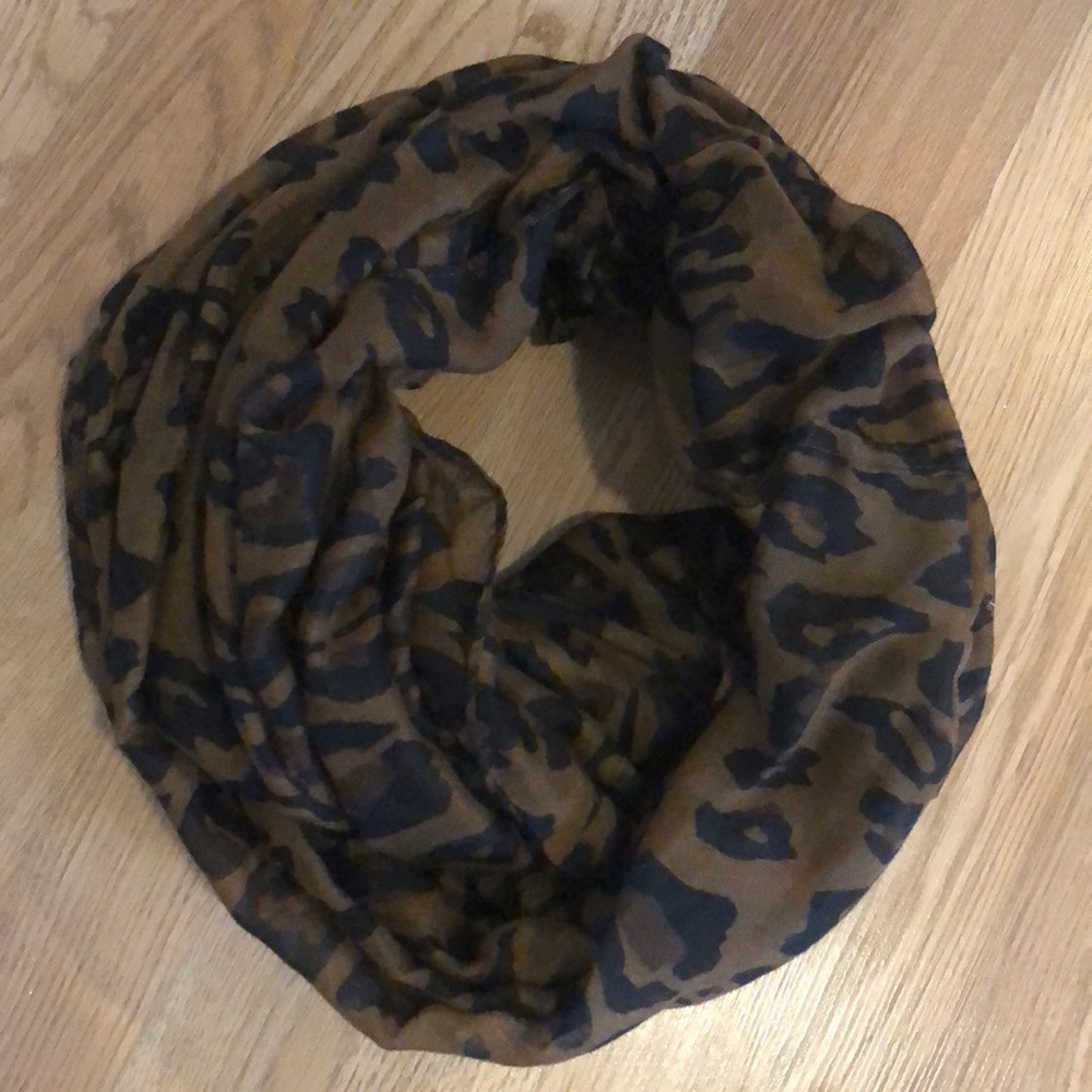 🐆Charlotte Russe leopard print infinity scarf🐆